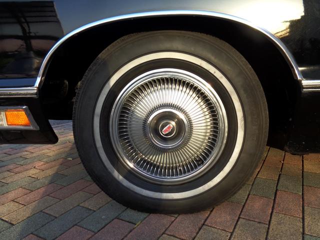 マーキュリーグランド・マーキー ブロアム　１９７２ｙ正規輸入ディーラー車　法人ワンオーナー　実走行車　ベンチシート　コラムシフト　フルオリジナルＶ８　４２９　４バレルエンジン　バイナルＴＯＰ　ヒドゥンヘッドライト　金属製純正ホイールキャップ（9枚目）