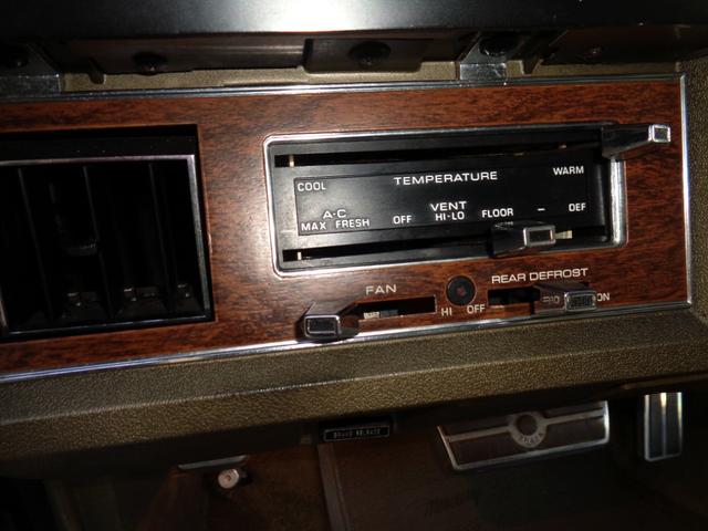 マーキュリーグランド・マーキー ブロアム　１９７２ｙ正規輸入ディーラー車　法人ワンオーナー　実走行車　ベンチシート　コラムシフト　フルオリジナルＶ８　４２９　４バレルエンジン　バイナルＴＯＰ　ヒドゥンヘッドライト　金属製純正ホイールキャップ（16枚目）