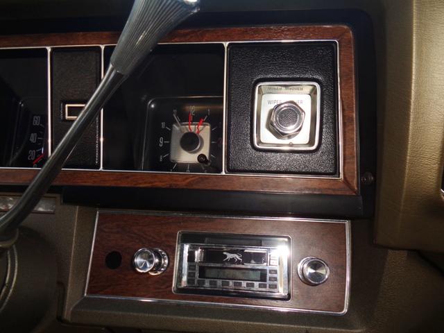 マーキュリーグランド・マーキー ブロアム　１９７２ｙ正規輸入ディーラー車　法人ワンオーナー　実走行車　ベンチシート　コラムシフト　フルオリジナルＶ８　４２９　４バレルエンジン　バイナルＴＯＰ　ヒドゥンヘッドライト　金属製純正ホイールキャップ（24枚目）