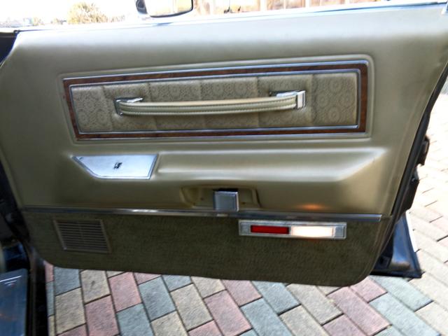 マーキュリーグランド・マーキー ブロアム　１９７２ｙ正規輸入ディーラー車　法人ワンオーナー　実走行車　ベンチシート　コラムシフト　フルオリジナルＶ８　４２９　４バレルエンジン　バイナルＴＯＰ　ヒドゥンヘッドライト　金属製純正ホイールキャップ（28枚目）