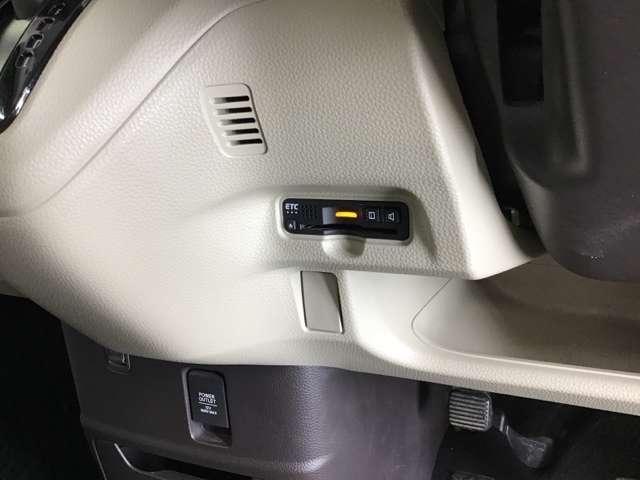 G・Lホンダセンシング メモリーナビ リアカメラ LEDヘッド LEDヘッドライ CDデッキ フルオートエアコン 横滑防止装置 パワーウィンドウ オートクルーズコントロール インテリキー メモリナビ 両側スライド片側電動ドア(16枚目)