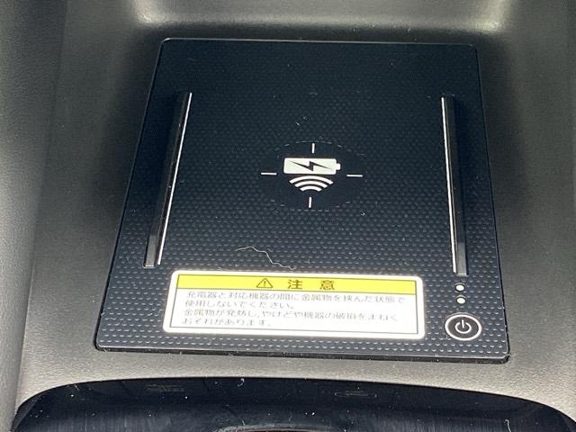 フィット ｅ：ＨＥＶリュクス　純正メモリーナビＬＥＤライト　ＥＴＣ付き　カーテンエアバック　スマキ　ＡＡＣ　Ｓヒーター　衝突軽減ブレーキ　パーキングセンサー　Ｒカメ　フルセグテレビ　ＤＶＤ　キーレス　ＶＳＡ　ＵＳＢ　ＡＢＳ（32枚目）
