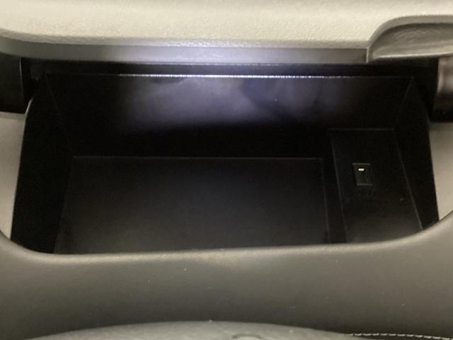 セレナ ハイウェイスター　メモリーナビ　フルセグ　全周囲カメラ　ＥＴＣ　ドラレコ　スマートキー＆プッシュスタート　横滑防止装置　キーレス　３列シート　ナビＴＶ　パワーステアリング　ドライブレコーダー　ＡＢＳ　パワーウインドウ（29枚目）