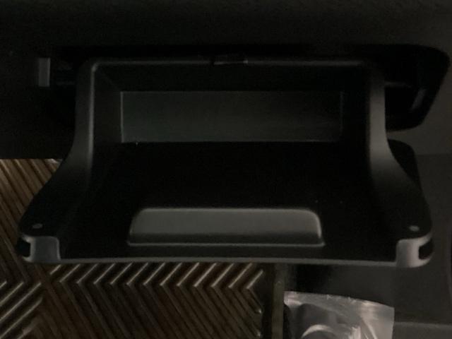 セレナ ハイウェイスター　メモリーナビ　フルセグ　全周囲カメラ　ＥＴＣ　ドラレコ　スマートキー＆プッシュスタート　横滑防止装置　キーレス　３列シート　ナビＴＶ　パワーステアリング　ドライブレコーダー　ＡＢＳ　パワーウインドウ（33枚目）