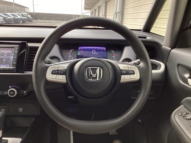 フィット ベーシック　助手席回転シート　ＨｏｎｄａＣＯＮＮＥＣＴｆｏｒＧａｔｈｅｒｓ＋ナビ装着用スペシャルパッケージ　アイスト　ＬＥＤライト　クリアランスソナー　ＶＳＡ　オートエアコン　ＵＳＢ接続　ＥＴＣ車載器　キーレス（15枚目）