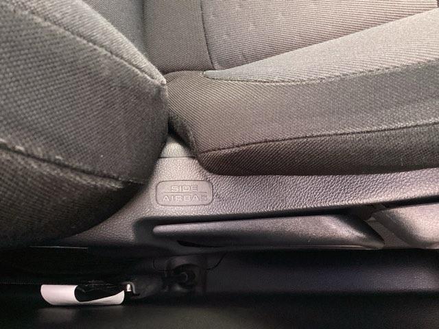 フィット ベーシック　助手席回転シート　ＨｏｎｄａＣＯＮＮＥＣＴｆｏｒＧａｔｈｅｒｓ＋ナビ装着用スペシャルパッケージ　アイスト　ＬＥＤライト　クリアランスソナー　ＶＳＡ　オートエアコン　ＵＳＢ接続　ＥＴＣ車載器　キーレス（32枚目）