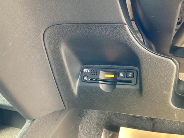 フィット シーズファインスタイル ETC/社外ナビ フルセグ Wエアバッグ パワーウィンドウ 盗難防止装置 DVD キーフリー 記録簿 エアコン スマートキー エアバック ナビTV ABS パワーステアリング(12枚目)