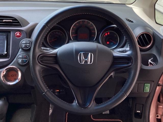 フィット シーズファインスタイル ETC/社外ナビ フルセグ Wエアバッグ パワーウィンドウ 盗難防止装置 DVD キーフリー 記録簿 エアコン スマートキー エアバック ナビTV ABS パワーステアリング(13枚目)