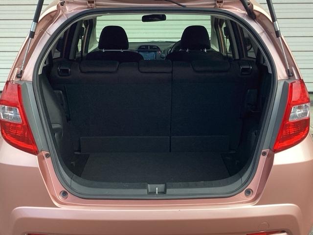 フィット シーズファインスタイル ETC/社外ナビ フルセグ Wエアバッグ パワーウィンドウ 盗難防止装置 DVD キーフリー 記録簿 エアコン スマートキー エアバック ナビTV ABS パワーステアリング(19枚目)