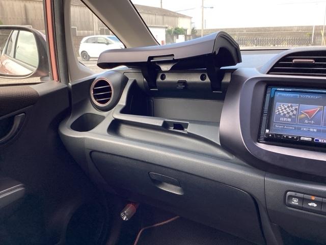 フィット シーズファインスタイル ETC/社外ナビ フルセグ Wエアバッグ パワーウィンドウ 盗難防止装置 DVD キーフリー 記録簿 エアコン スマートキー エアバック ナビTV ABS パワーステアリング(28枚目)