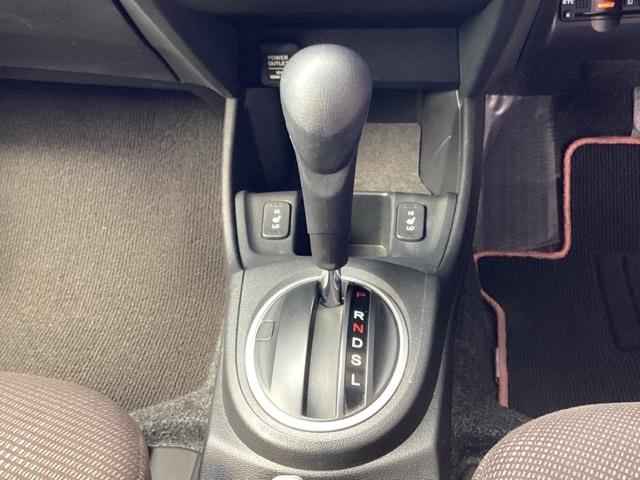 フィット シーズファインスタイル ETC/社外ナビ フルセグ Wエアバッグ パワーウィンドウ 盗難防止装置 DVD キーフリー 記録簿 エアコン スマートキー エアバック ナビTV ABS パワーステアリング(31枚目)