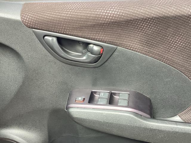 フィット シーズファインスタイル ETC/社外ナビ フルセグ Wエアバッグ パワーウィンドウ 盗難防止装置 DVD キーフリー 記録簿 エアコン スマートキー エアバック ナビTV ABS パワーステアリング(37枚目)