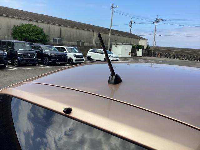 フィット シーズファインスタイル ETC/社外ナビ フルセグ Wエアバッグ パワーウィンドウ 盗難防止装置 DVD キーフリー 記録簿 エアコン スマートキー エアバック ナビTV ABS パワーステアリング(44枚目)