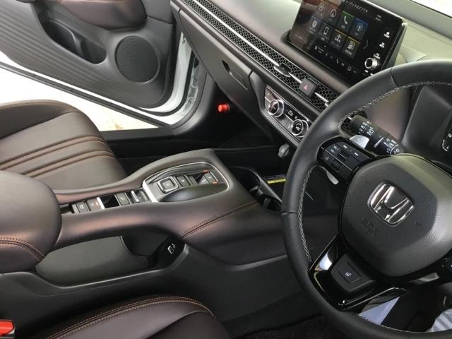 ＺＲ－Ｖ ｅ：ＨＥＶＺ　全周囲カメラ　クルコン　障害物センサー　ＢＳＭ　前後ドラレコ　ＥＴＣ２．０　全周囲モニター　電動リヤゲート　ＬＥＤ　サイドエアバック　Ｐシート　ナビ・ＴＶ　Ａライト　ドライブレコーダー　スマートキー（20枚目）