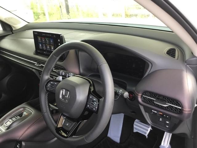 ＺＲ－Ｖ ｅ：ＨＥＶＺ　全周囲カメラ　クルコン　障害物センサー　ＢＳＭ　前後ドラレコ　ＥＴＣ２．０　全周囲モニター　電動リヤゲート　ＬＥＤ　サイドエアバック　Ｐシート　ナビ・ＴＶ　Ａライト　ドライブレコーダー　スマートキー（28枚目）