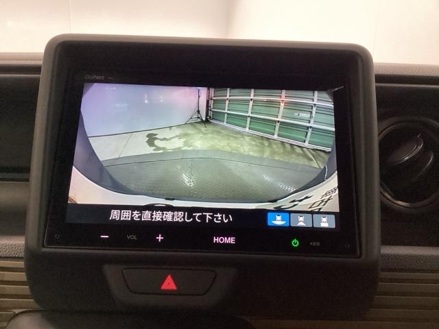 バックモニター付きで、車庫入れやバック時の後方確認をサポート。