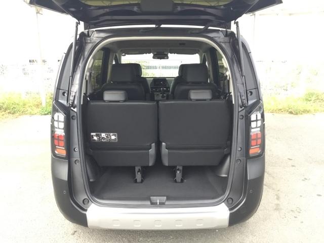 フリード ｅ：ＨＥＶクロスター　全周囲カメラ　オーディオレス　リアクーラー　マルチビュー　Ｓヒーター　衝突軽減ブレーキシステム　オートエアコン　バックモニター　ＬＥＤライト　パーキングセンサー　スマートキー　３列シート　キーレス（9枚目）