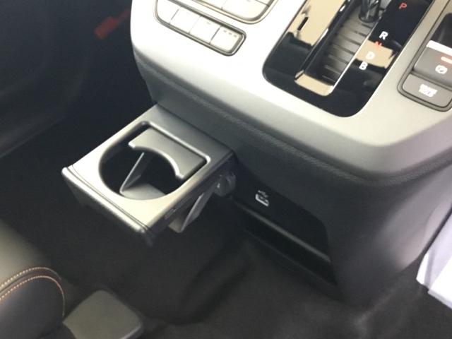 フリード ｅ：ＨＥＶクロスター　全周囲カメラ　オーディオレス　リアクーラー　マルチビュー　Ｓヒーター　衝突軽減ブレーキシステム　オートエアコン　バックモニター　ＬＥＤライト　パーキングセンサー　スマートキー　３列シート　キーレス（20枚目）