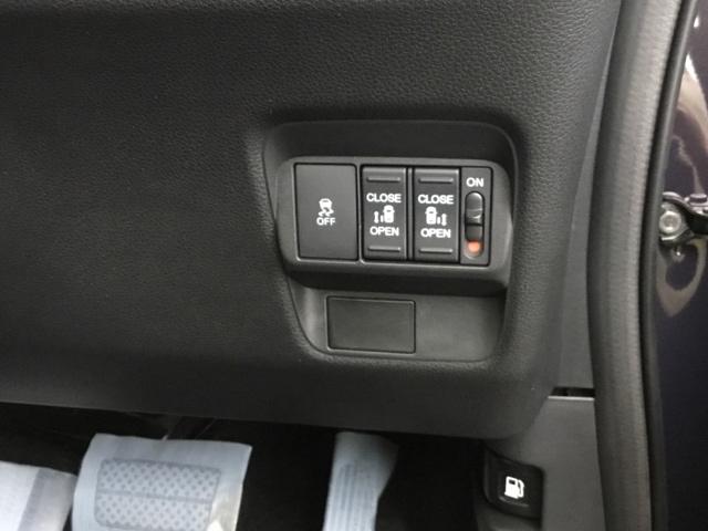 フリード ｅ：ＨＥＶクロスター　全周囲カメラ　オーディオレス　リアクーラー　マルチビュー　Ｓヒーター　衝突軽減ブレーキシステム　オートエアコン　バックモニター　ＬＥＤライト　パーキングセンサー　スマートキー　３列シート　キーレス（21枚目）