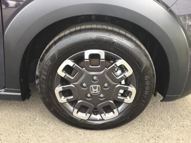 フリード ｅ：ＨＥＶクロスター　全周囲カメラ　オーディオレス　リアクーラー　マルチビュー　Ｓヒーター　衝突軽減ブレーキシステム　オートエアコン　バックモニター　ＬＥＤライト　パーキングセンサー　スマートキー　３列シート　キーレス（25枚目）