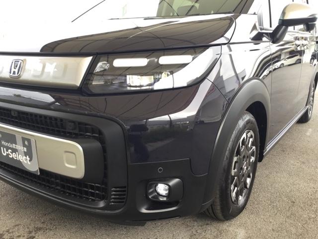 フリード ｅ：ＨＥＶクロスター　全周囲カメラ　オーディオレス　リアクーラー　マルチビュー　Ｓヒーター　衝突軽減ブレーキシステム　オートエアコン　バックモニター　ＬＥＤライト　パーキングセンサー　スマートキー　３列シート　キーレス（27枚目）