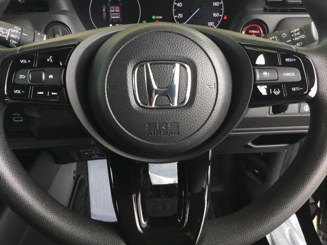 ヴェゼル ｅ：ＨＥＶＸ　クルコン　衝突軽減Ｂ　純正ナビ　ＥＴＣ　前後ドラレコ　前後障害物センサー　ＡＡＣ　イモビライザー　スマ－トキ－　誤発進抑制　ＰＷ　リアカメラ　ＥＳＣ　キーフリー　ＬＥＤヘッドランプ　ナビＴＶ　ＡＢＳ（16枚目）