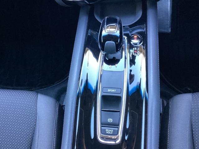 ヴェゼル ハイブリッドＸ・ホンダセンシング　シ－トヒ－タ－　記録簿　横滑防止　Ｒカメラ　スマ－トキ－　クルコン　ＥＴＣ車載器　サイドエアバック　キーレスエントリー　ＡＢＳ　ＤＶＤ再生　ＬＥＤヘッドライト（13枚目）