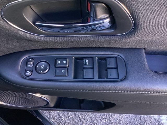 ヴェゼル ハイブリッドＸ・ホンダセンシング　シ－トヒ－タ－　記録簿　横滑防止　Ｒカメラ　スマ－トキ－　クルコン　ＥＴＣ車載器　サイドエアバック　キーレスエントリー　ＡＢＳ　ＤＶＤ再生　ＬＥＤヘッドライト（36枚目）