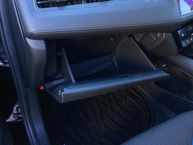 ヴェゼル ハイブリッドＸ・ホンダセンシング　シ－トヒ－タ－　記録簿　横滑防止　Ｒカメラ　スマ－トキ－　クルコン　ＥＴＣ車載器　サイドエアバック　キーレスエントリー　ＡＢＳ　ＤＶＤ再生　ＬＥＤヘッドライト（42枚目）