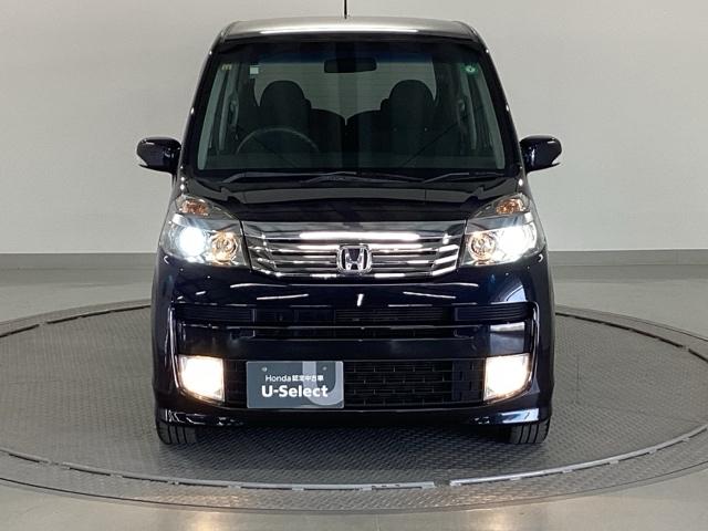 とっても明るいディスチャージヘッドライト（ＨＩＤ）です。　また、フォグライトもついています！