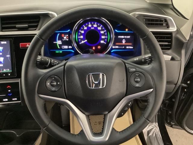 フィットハイブリッド Lパッケージ メモリーナビ ETC リアカメラ ナビ&TV 地デジフルセグTV サイドエアバック DVD再生 LED ECON バックカメラ オートクルーズコントロール イモビライザー ESC AUTOエアコン(3枚目)