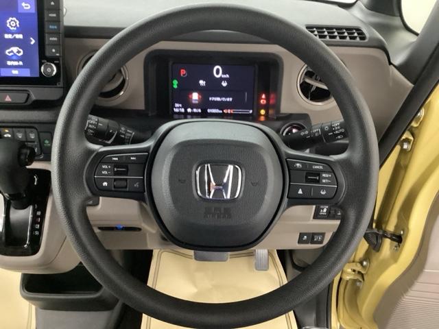 Ｎ－ＢＯＸジョイ ベースグレード　試乗車　禁煙車　メモリーナビ　フルセグ　全周囲カメラ　踏み間違い防止装置　Ｂカメラ　横滑り防止機能　ＬＥＤランプ　クルーズコントロール　パワーウィンドウ　前席シートヒーター　スマートキー　ベンチシート（3枚目）