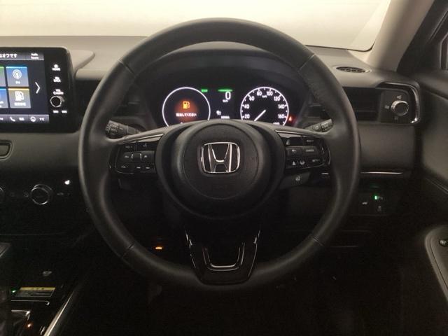 手になじむ感覚のステアリングです。さわり心地、デザイン性、操作性にこだわったアイテムです。