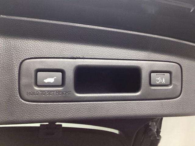 荷物を抱えていてもラクに開け閉め。Ｈｏｎｄａスマートキーを持っていれば、開扉だけでなく、閉扉までをハンズフリーで行うことができます