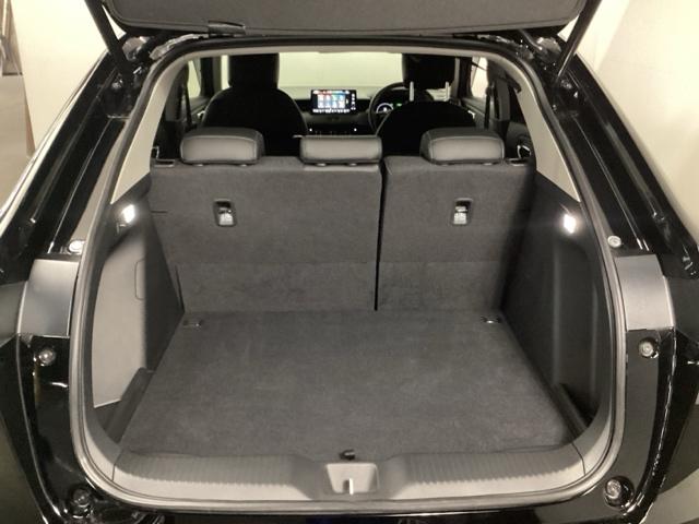 トランクの広さは、どうです、たくさんの荷物が積めますよ。