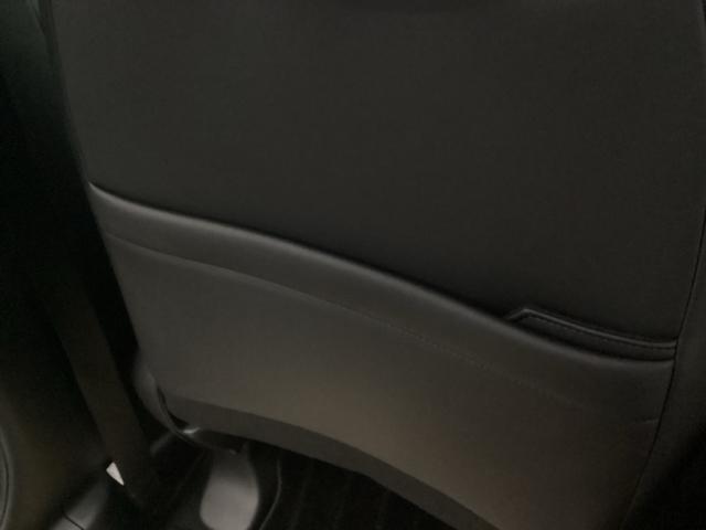 【収納】後部座席収納。散乱しがちな小物を収納するのに便利です。