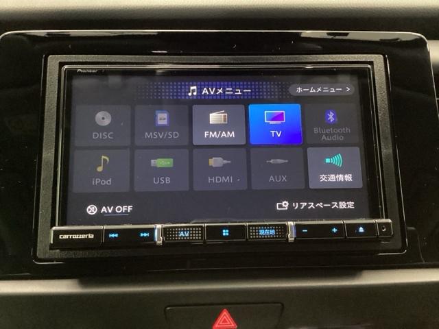 フィット ｅ：ＨＥＶホーム　リアカメラ　ＥＴＣ　前後誤発進抑制機能　クリソナ　助手席エアバッグ　運転席エアバッグ　アイドリングストップ　ＬＥＤライト　バックカメラ　ＡＢＳ　サイドエアバッグ　オートクルーズコントロール　ＤＶＤ再生（10枚目）