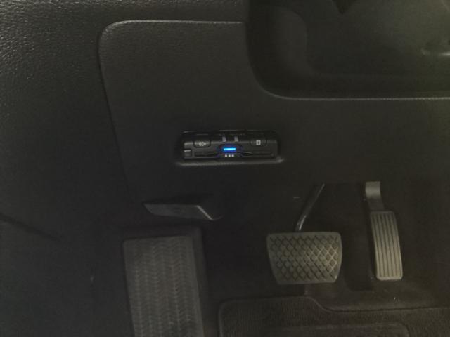 フィット ｅ：ＨＥＶホーム　リアカメラ　ＥＴＣ　前後誤発進抑制機能　クリソナ　助手席エアバッグ　運転席エアバッグ　アイドリングストップ　ＬＥＤライト　バックカメラ　ＡＢＳ　サイドエアバッグ　オートクルーズコントロール　ＤＶＤ再生（13枚目）