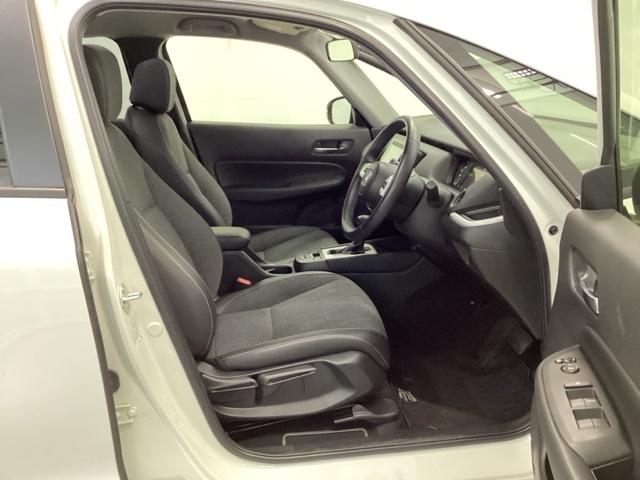 フィット ｅ：ＨＥＶホーム　リアカメラ　ＥＴＣ　前後誤発進抑制機能　クリソナ　助手席エアバッグ　運転席エアバッグ　アイドリングストップ　ＬＥＤライト　バックカメラ　ＡＢＳ　サイドエアバッグ　オートクルーズコントロール　ＤＶＤ再生（16枚目）