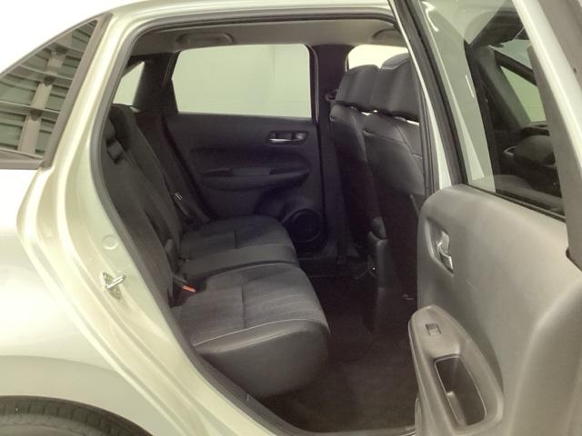 フィット ｅ：ＨＥＶホーム　リアカメラ　ＥＴＣ　前後誤発進抑制機能　クリソナ　助手席エアバッグ　運転席エアバッグ　アイドリングストップ　ＬＥＤライト　バックカメラ　ＡＢＳ　サイドエアバッグ　オートクルーズコントロール　ＤＶＤ再生（17枚目）