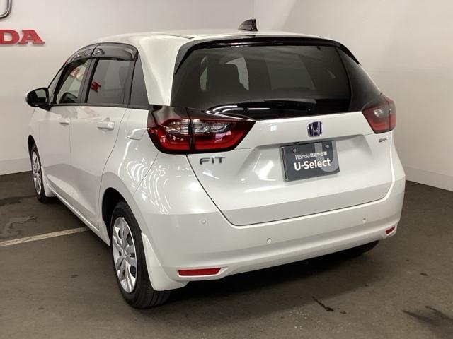 フィット ｅ：ＨＥＶホーム　前後誤発進抑制機能　クリソナ　助手席エアバッグ　運転席エアバッグ　アイドリングストップ　ＬＥＤライト　ＵＳＢ接続　バックカメラ　ＡＢＳ　サイドエアバッグ　スマートキー　キーレス（8枚目）