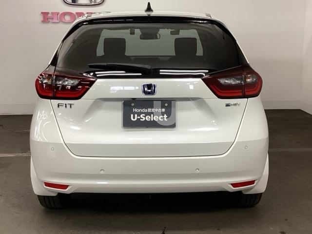 フィット ｅ：ＨＥＶホーム　前後誤発進抑制機能　クリソナ　助手席エアバッグ　運転席エアバッグ　アイドリングストップ　ＬＥＤライト　ＵＳＢ接続　バックカメラ　ＡＢＳ　サイドエアバッグ　スマートキー　キーレス（9枚目）