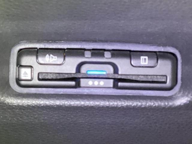 フィット ｅ：ＨＥＶホーム　前後誤発進抑制機能　クリソナ　助手席エアバッグ　運転席エアバッグ　アイドリングストップ　ＬＥＤライト　ＵＳＢ接続　バックカメラ　ＡＢＳ　サイドエアバッグ　スマートキー　キーレス（16枚目）