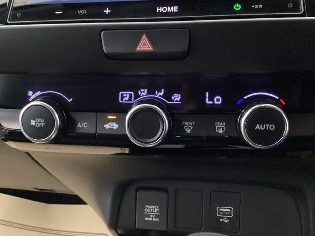 フィット ｅ：ＨＥＶホーム　前後誤発進抑制機能　クリソナ　助手席エアバッグ　運転席エアバッグ　アイドリングストップ　ＬＥＤライト　ＵＳＢ接続　バックカメラ　ＡＢＳ　サイドエアバッグ　スマートキー　キーレス（19枚目）