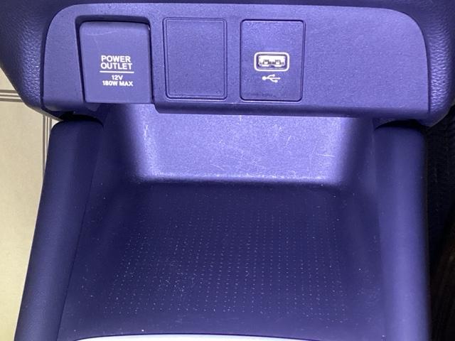 フィット ｅ：ＨＥＶホーム　前後誤発進抑制機能　クリソナ　助手席エアバッグ　運転席エアバッグ　アイドリングストップ　ＬＥＤライト　ＵＳＢ接続　バックカメラ　ＡＢＳ　サイドエアバッグ　スマートキー　キーレス（20枚目）