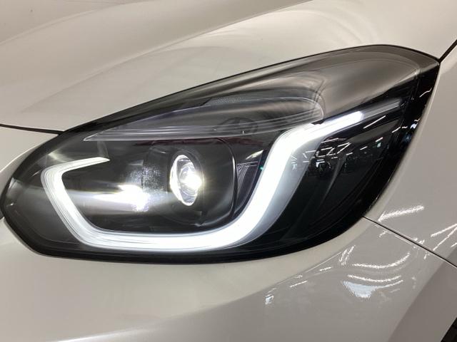 フィット ｅ：ＨＥＶホーム　前後誤発進抑制機能　クリソナ　助手席エアバッグ　運転席エアバッグ　アイドリングストップ　ＬＥＤライト　ＵＳＢ接続　バックカメラ　ＡＢＳ　サイドエアバッグ　スマートキー　キーレス（25枚目）