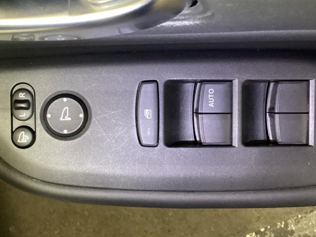 フィット ｅ：ＨＥＶホーム　前後誤発進抑制機能　クリソナ　助手席エアバッグ　運転席エアバッグ　アイドリングストップ　ＬＥＤライト　ＵＳＢ接続　バックカメラ　ＡＢＳ　サイドエアバッグ　スマートキー　キーレス（26枚目）