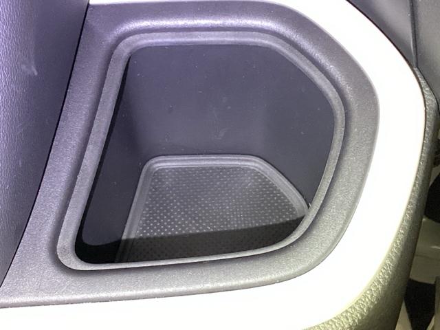 フィット ｅ：ＨＥＶホーム　前後誤発進抑制機能　クリソナ　助手席エアバッグ　運転席エアバッグ　アイドリングストップ　ＬＥＤライト　ＵＳＢ接続　バックカメラ　ＡＢＳ　サイドエアバッグ　スマートキー　キーレス（28枚目）