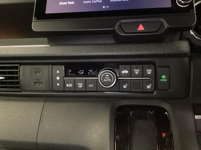 Ｎ－ＢＯＸカスタム ターボ　両側電動スライドドア　リアカメラ　ＥＴＣ　イモビライザー　衝突被害軽減　ベンチシート　キーフリー　Ｐセンサー　ＥＳＣ　パワステ　ＤＶＤ再生　両席エアバック　サイドエアバッグ　ターボ車　ＵＳＢ接続（12枚目）