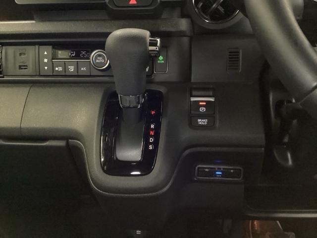 Ｎ－ＢＯＸカスタム ターボ　両側電動スライドドア　リアカメラ　ＥＴＣ　イモビライザー　衝突被害軽減　ベンチシート　キーフリー　Ｐセンサー　ＥＳＣ　パワステ　ＤＶＤ再生　両席エアバック　サイドエアバッグ　ターボ車　ＵＳＢ接続（13枚目）